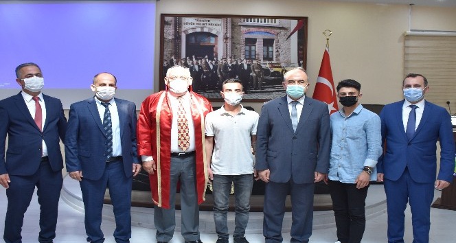 Yalova’da yılın ahisine cübbe giydirildi