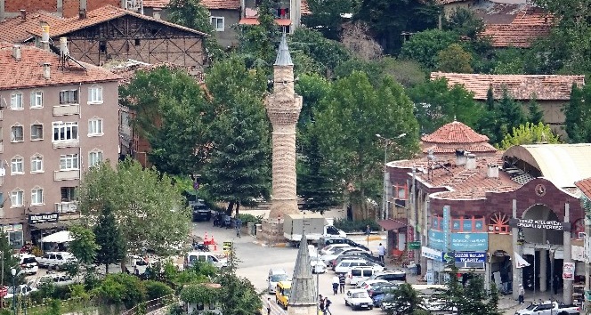 Bu minareyi gören camiyi arıyor