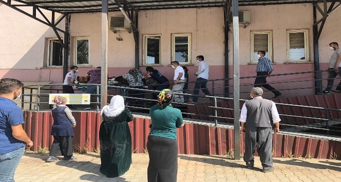 Kahvaltıda yediği salatalığın nefes borusuna kaçtığı genç yaşam mücadelesi veriyor