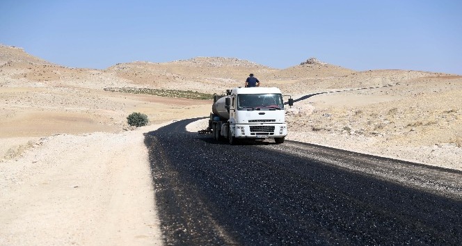 Mardin Büyükşehir Belediyesi kırsal yollarda çalışma başlattı