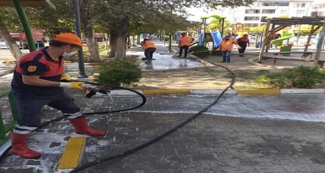 Iğdır’da parklar dezenfekte ediliyor