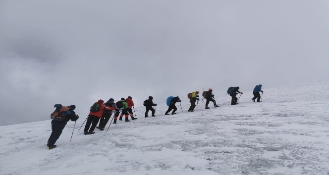 Tuncelili dağcılar, Ağrı Dağı’na tırmanış gerçekleştirdi