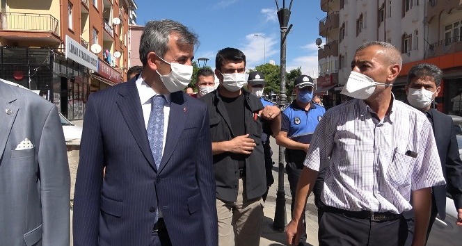 Korona denetiminde vali ’maske’ dedi vatandaş ’üzüm’