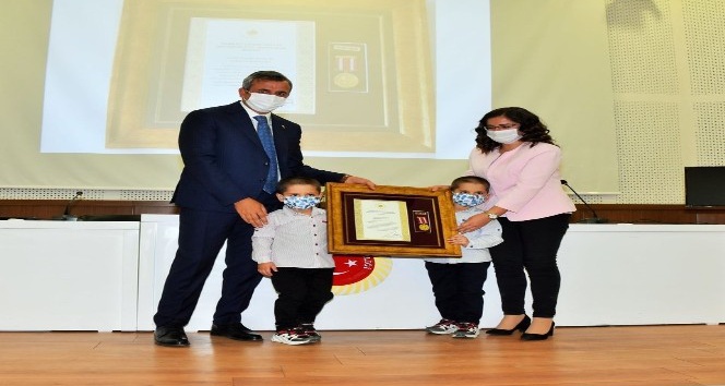 Kırıkkale’de şehit aileleri ve gazilere Devlet Övünç Madalyası verildi