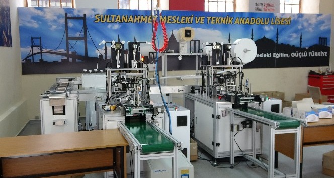 (Özel) Pandemi döneminde meslek liseleri maske imalathanesi gibi çalışıyor