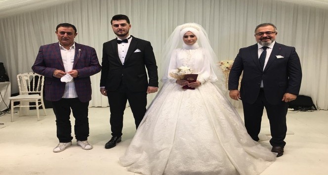 Ünlü türkücü Mahmut Tuncer pandemi kurallarına uymayanlara isyan etti