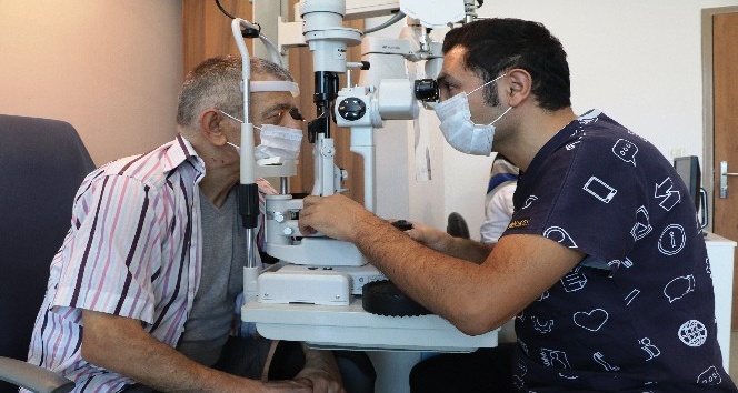 Aylardır görmeyen hastalar ’vitrektomi’ ameliyatı ile tekrar görüyor