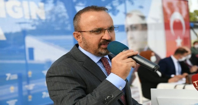AK Partili Turan: “Fransa Cumhurbaşkanına Türkçe tweet attıran adamın adı Recep Tayyip Erdoğan’dır”