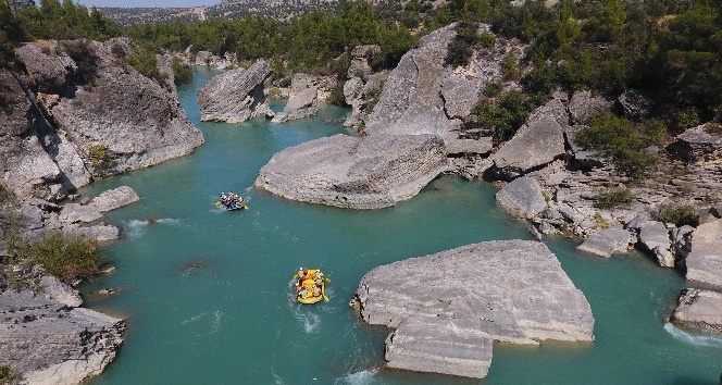 Göksu Irmağı’nda rafting keyfi