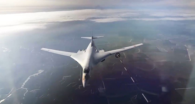 Rusya&#039;nın uzun menzilli uçakları havada kalma rekoru kırdı