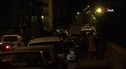 5.1 büyüklüğündeki deprem sonrası vatandaşlar sokağa döküldü