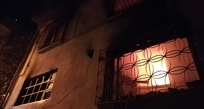 İzmir’de korku dolu anlar: Alevlere uykuda yakalandılar