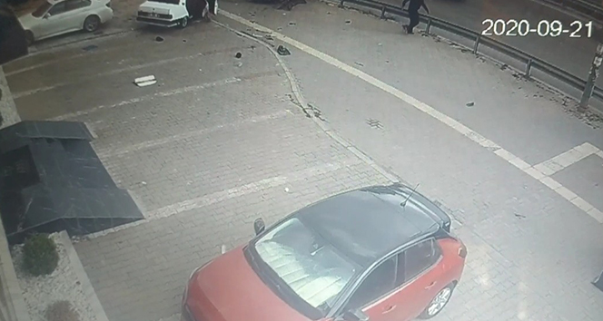 Bozulan araçlarını çalıştırmak için iterken başka araç gelip vurdu