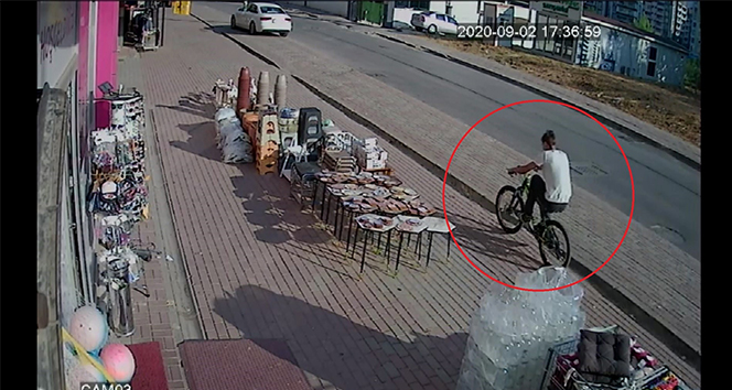Kendi bisikletini bırakıp başka bisikleti çaldı linç edilmekten polis kurtardı