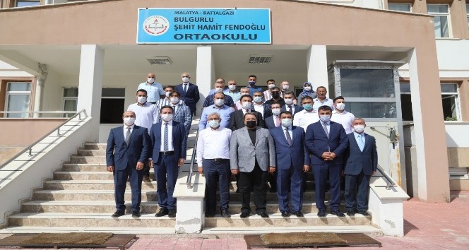 Şehit Hamit Fendoğlu Ortaokulu’na kütüphane açıldı