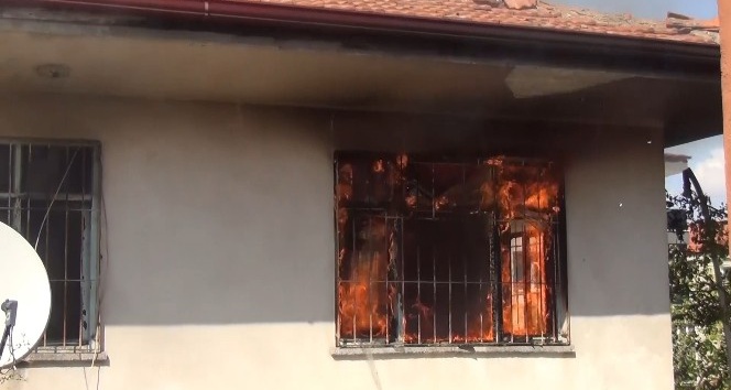 Hırsızlar bunu da yaptı: Yaşlı adamın 80 bin lirasını çalıp, evi ateşe verdiler