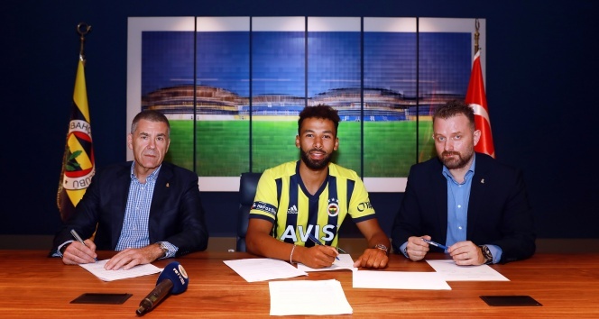 Nazım Sangare resmi imzayı attı