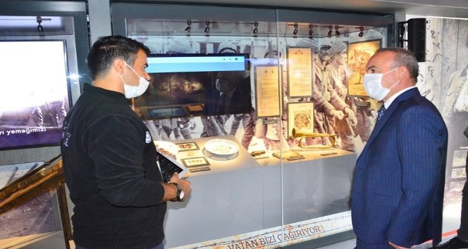 Vali Hüseyin Öner, &quot;Çanakkale Savaşları Mobil Müzesi&quot;ni ziyaret etti