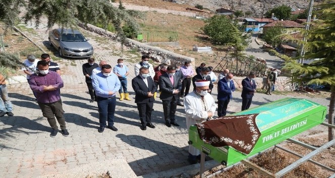 Kimsesiz kadını son yolculuğuna protokol uğurladı