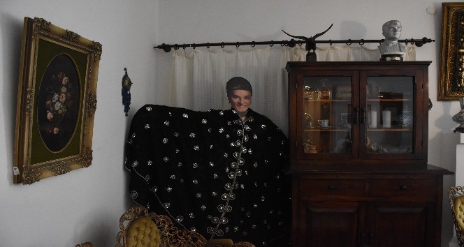 Sanat Güneşi Zeki Müren için evinde mevlit okutuldu