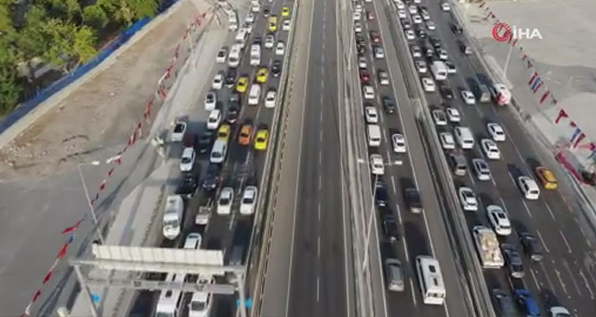 İstanbul'da deprem ve mesai bitimi trafiği olumsuz etkiledi
