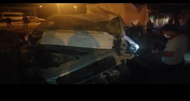 Iğdır’da filyasyon ekibinin taşındığı minibüs kaza yaptı: 3 yaralı