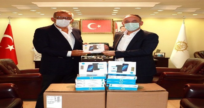 Uzaktan eğitime tablet desteği sürüyor