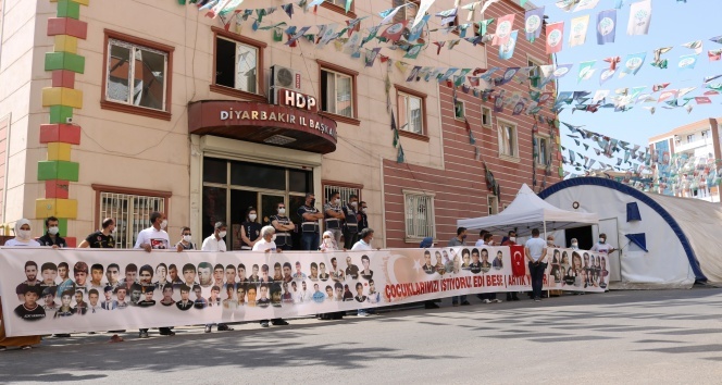 HDP önündeki ailelerin evlat nöbeti 388&#039;inci gününde