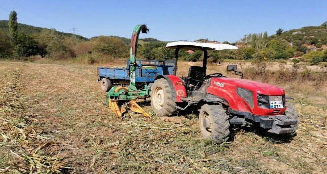 Fethiye’de kolunu silaj makinesine kaptıran kişi ağır yaralandı