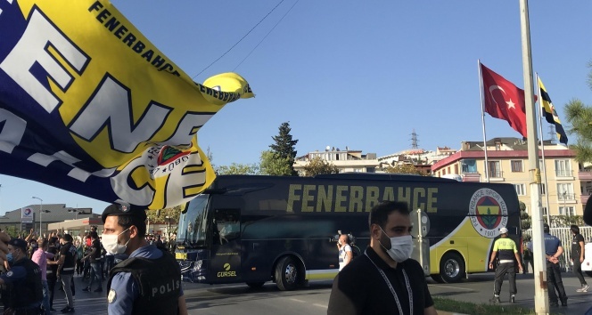 Fenerbahçe, derbiye coşkuyla uğurlandı