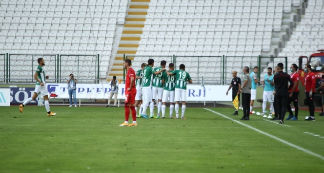 Beşiktaş Konyaspor&#039;a boyun eğdi