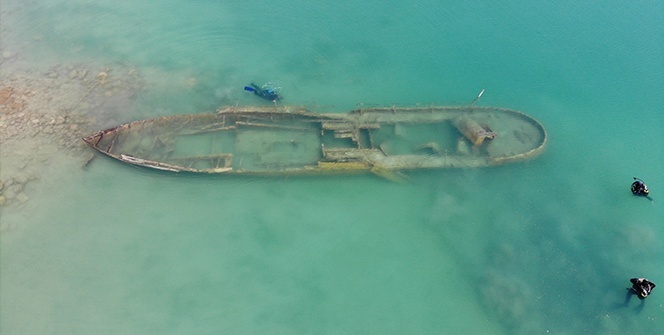 Van Gölü’nde bir batık gemi daha gün yüzüne çıkartıldı