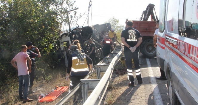 Kastamonu&#039;da freni boşalan kamyon devrildi: 1 yaralı
