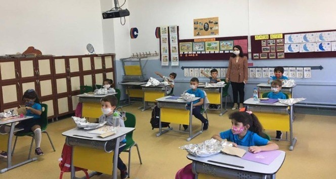Bozcaada Kaymakamından okul ziyareti