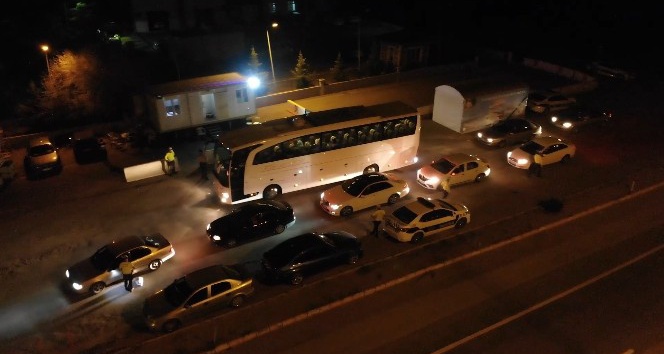 43 ilin geçiş noktasında gece yarısı ‘HES kodu’ denetimi: Otobüsler tek tek duruluyor