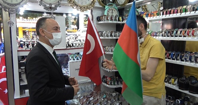 Kırıkkale’den Azerbaycan’a bayraklı destek: Tüm iş yerlerine asıldı