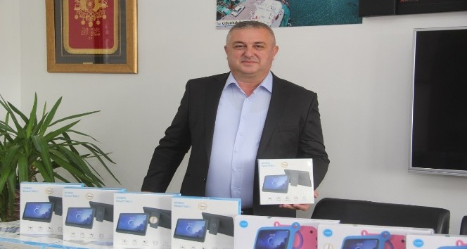 Geyikli’de 200 öğrenciye tablet dağıtıldı
