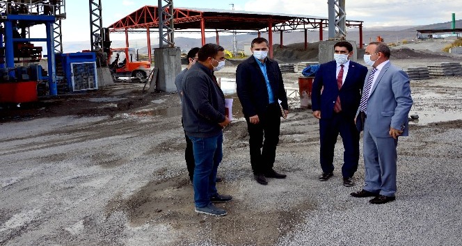Vali Öner, İl Özel İdaresinin asfalt plenti ve köylerdeki kilit parke çalışmalarını denetledi