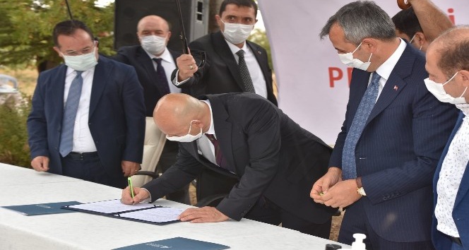 Süt üreticisinin ekonomisine can katacak tesisin imzaları atıldı