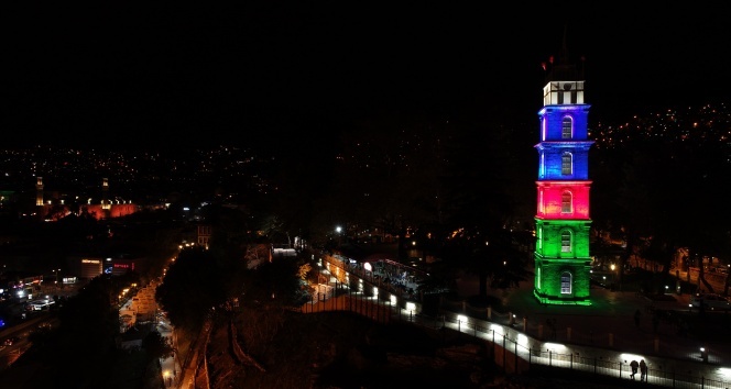 Bursa ve İstanbul&#039;da tarihi semboller Azerbaycan&#039;ın renklerine büründü