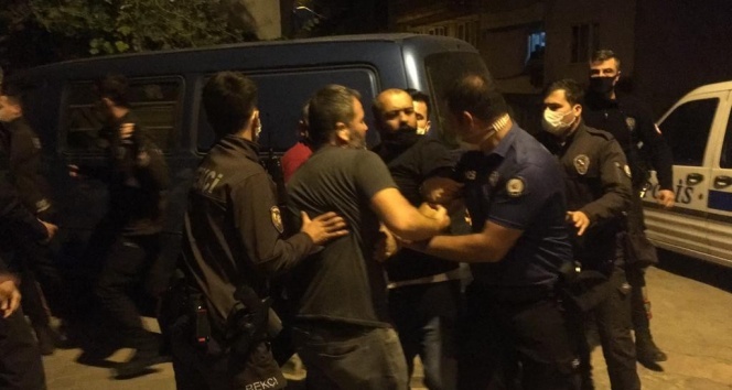 Polisten gazeteciye ‘gösterici’ muamelesi! Muhabirimizi darp edip kelepçeleyerek gözaltına aldılar