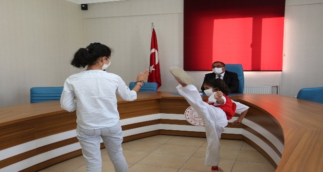 Tunceli’de 2 öğrenci e- karate şampiyonasında derece aldı