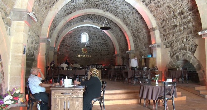 800 yıllık Taşhan’da eşsiz Çakallı menemeni