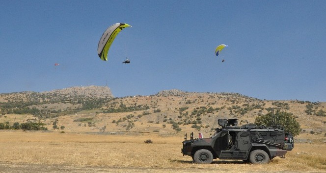 Çatışmalarla anılan Namaz Dağı’nda yamaç paraşütü Türkiye finali keyfi