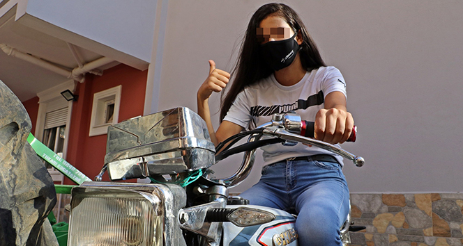 Pencereden atlayarak abisinin motosikletini hırsızların elinden alan genç kız: ‘Hiç korkmadım'