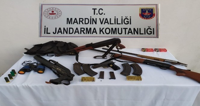 Mardin’de Kalaşnikof ve ruhsatsız tabanca ele geçirildi