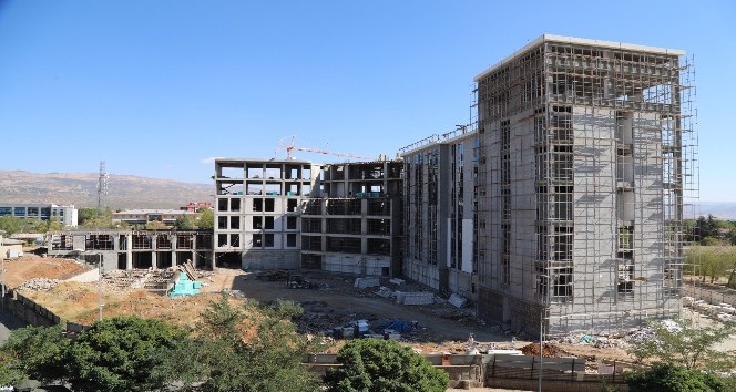 Bingöl’de Engelsiz Yaşam Merkezi bitti, yeni belediye binasının yüzde 50’si tamamlandı