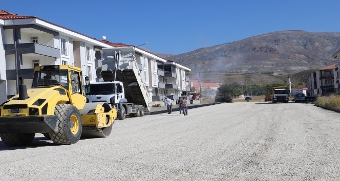 Erzincan’da yeni imara açılan bölgelerde yol yapım çalışması