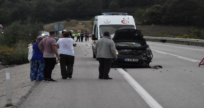 Sinop’ta otomobil ile hafif ticari araç çarpıştı: 1 ölü, 5 yaralı