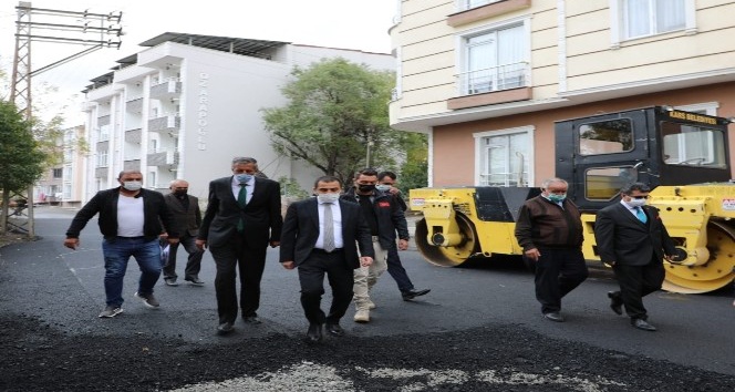 Vali, Belediye Başkan vekili Öksüz, asfalt çalışmalarını yerinde gördü